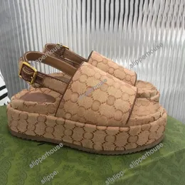 2023 Spring Platform Sning Sandals Najnowsze modne letnie sandały plażowe projektant Casual Canvas Belt Klucz klamry Grube pięcie Lady Wedge House Buty dla kobiet