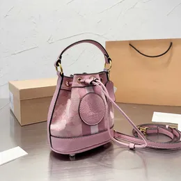 حقيبة Tote Strawberry Leather Leather Women Luxurys مصممي حقائب أزياء مصممي الأزياء حقائب اليد سيدة رسول Crossbody أكياس C-Letter Counter Bag Wallet 230223