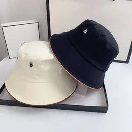 2023 Diseñador Bucket Hat ancho de borde ancho Bordado Alfabeto Sombreros de cuenca para hombres y mujeres Protección solar protector solar Viajes al aire libre Calidad de alta gama