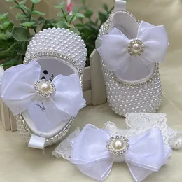 First Walkers Dollbling 100% Handmade Plain White Pearls with Grenadine Bowknot Pendant Bling Edge Baby Crib Shoes for Christening 230227