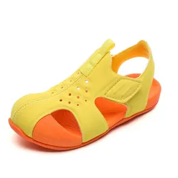 Sandálias verão novo infantil sandálias funcionais sandálias descalças moda moda menino menino de fundo macio sapatos leves e confortáveis ​​z0225