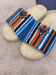 2022 Ny handduk Multifärgad randiga tofflor Fashion High-End Straw Woven Sole Sandals Slides Storlek 35-42