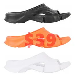 Слайд-тапочки для плесени для мужчин Тройной черный песчаный пена резиновая сандалия легкие мягкие мужчины летние бассейны Sliders Fashion Beach Shoes 39-46 Dhgate Mules Sculs