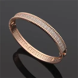 Fyra Leaf Clover Armband Gold Diamond Designer Armband Luxury Brand Bangles For Women Fashion Armband Everyday Accessories Party Wedding Jewets Gifts