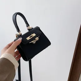 2024 Mini spalla alla moda: elegante borsa a tracolla rossa a rete per donne