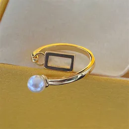 Brown Hollow Rectangle Dangle Rings Women Plump Large Pearl Cluster Rings Gold Female Arc Jewelry