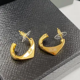 Projektant Gold Triangle Kolczyki Stunnia dla kobiet zawieszki kolczyki Modna moda Studs P Hoop Earring Projektanci Kolczyki 2302284D