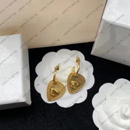 lyxiga V-bokstäver designer örhängen för kvinnor 18k guldpläterade Klassiskt märke kärleksörhänge örhänge festsmycken Bröllop Födelsedag Dampresenter