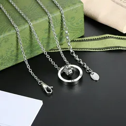 قلادة قلادة مصممة فاخرة مجوهرات قلادة هدية كلاسيكية القلب للنساء رجال أزياء الفضة الفصول المصمم مجوهرات 2023