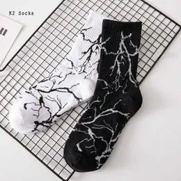 Erkek Çorap Siyah Mor Yıldırım Erkekler ve Erkek Çoraplar Pamuk Harajuku Kişilik Beyaz Flaş Hip Hop Moda Kaykay Kızlar Z0227