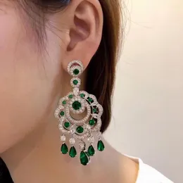 Orecchini pendenti Lussuoso orecchino romantico con fiore di cristallo Scintillante Zircone Cz Trapano Gemma verde naturale Per gioielli da donna