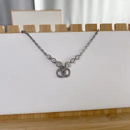Сверлие жемчужное ожерелье 18 стиль оптовой роскошный дизайнерский дизайнерский подвесной ожерелья бренд двойной букв.
