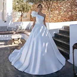 2023 A-Linie Brautkleider mit einer Schulter, handgefertigt, Blumen-Satin, arabische Brautkleider aus Dubai