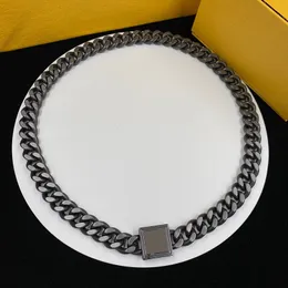 Magnet Buckle Design Halsband för kvinnor Multilayer Square Ornament Pendant Halsband Black Wide Link Chain Jewelry
