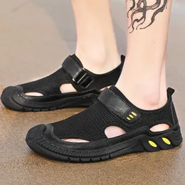 Slippers 2021 New Men Sandals Sandals Outdoor Water Shoes Sandalia Plataforma Leisure مصنوعة يدويًا مريحًا للضوء الناعم الحجم 38-46 Y2302