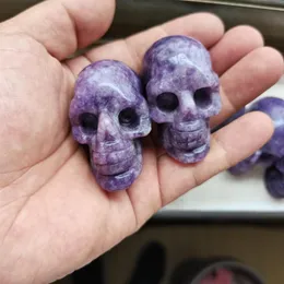 Dekorativa figurer 2inch Natural Ziyun Mother Crystal Carving Skulls Purple MICA Mineral Quartz Witchcraft Supplies Home Möbler 1st