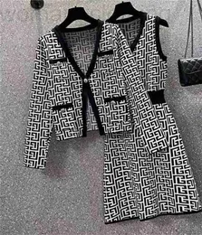 Designermode Damen Jacken und Kleider Trainingsanzüge Damen Baumwolle Zweiteilige Sets Tops Mäntel Rock mit Schultergurten Outfits Frau OL Party Club 5A15