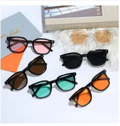 2023 Square Solglasögon för Lady Fashion Trendy Style Sun Glasses Vintage Shades Goggles UV400 Protection Streetwear Eyewear Summer