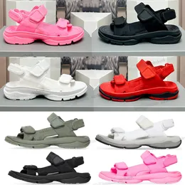 2023 Sandálias Turísticas Femininas Desenhador Chinelos de Praia Verão Sandália Sapatos de Plataforma Sapatos de Couro Chinelos de Borracha Slides preto branco rosa vermelho Fivela Slide mulher canvan Sandália