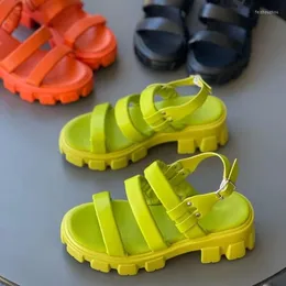Sandaler sommar för kvinnor fasion rom godis färger sandal 2023 kvinnor tjock botten rund tå spänne remmar skor pu strandskor