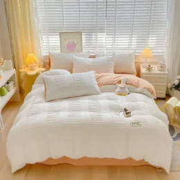 Conjunto de quatro peças de roupa de cama princesa vento listrado quilt Conjunto de três peças de dormitório de cor sólida menina coração bonito