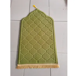 Dywany mata modlitewna za muzułmańskie ramadan flanelowe uwielbienie dywanu klęczącego klęczka wytłaczająca podłoga miękka przenośna podróżna dywan 230531