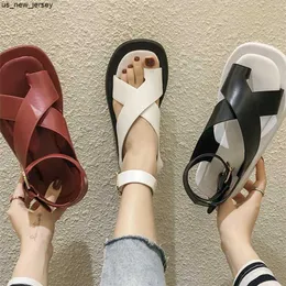 Sandaler Comemore Gladiatorer Sandal Bekväma platta sandaler Fashion White Women Sanitary Platform Sport Kvinnliga skor Sandalias 42 J230601