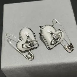 Söt hjärtplanet studörhänge Saturn Pin -formade örhängen gåva för kärlek flickvän mode smycken