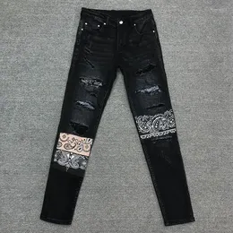 Męskie dżinsy męskie Paisley Print Hombre Motorcycle Pants Black Streetwear Raped Jean Zipper for Men Stacked Hole