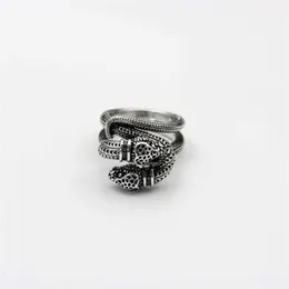 L'80% di sconto sulla collana di braccialetti di gioielli firmati L'avvolgimento tridimensionale è usato come un vecchio anello di serpente spirituale per gli amanti dei ragazzi