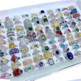 ソリティアリングレディースメンズクリスタルジルコンストーンリングレアルゴールドプレートカラーフジルコニアフィンガーマイクロパーブS925 sier gemstone Jewelry g dha1n