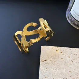 Знаменитый дизайнерский браслет ширина открытая европейская европейская манжета браслеты в стиле Америка Женский роскошный браслет золото, покрытый из нержавеющей стали, свадебные подарки