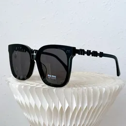 Hög version MIU -solglasögon SMU030 Full Circle Hollowed Out Premium Driving Solglasögon med små ansikte och UV -skydd Ins