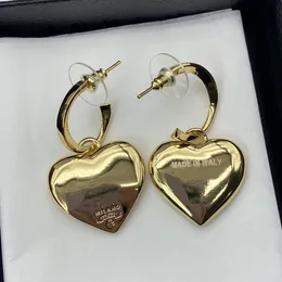 Pendientes de letras doradas para mujer Pendientes de oro Tendencia de plata Pareja Pendientes retro Suministro de joyería de moda