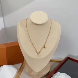 2023 Fashion new designer necklace luxury yellow gold letter necklace simple elegant atmosphere no box