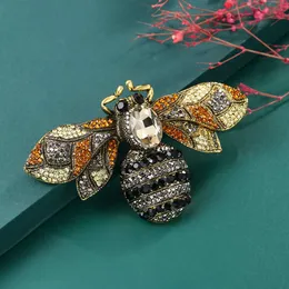 Pins Brooches WEIMANJINGDIAN New Arrival Antique Gold Plating Large Crystal Bumblebee Insect Decoration Jewelry Chest G230529