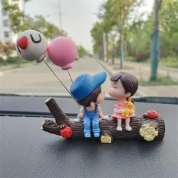 Dekorativa föremål Bil Decoration Air Outlet Clip Cute Cartoon Couples Action Figur Ballong Ornament Auto Interior Dashboard 230531