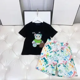 2023高級デザイナーの服セットキッズTシャツモノグラムショートストファッションブリティッシュファッションブランドサマーチルドレンレンズトレジャーと女の子のコットン2ピーストップAAA