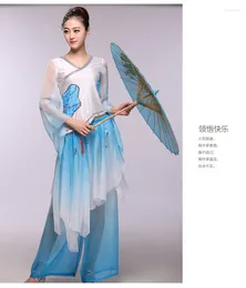 Bühnenkleidung Zai Shui Yi Fang Sky Blue Gradienta Chiffon Tanzkostüm Klassik Folk Modern Fan und Regenschirm