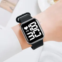 腕時計2023 Neue Mode Luxus Silikon LED UHREN FRAUEN ARMBAND DIGITALE DAMEN KLEID ARMBANDUHR UHR RELOGIOS GESCHENK
