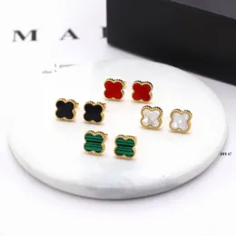 18 Mix Styles Classic Women Designer Studs Flower Stamp rostfritt stål Engagementpar smycken