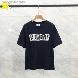 Erkek Tişörtler Klasik Grafiti Mektupları Yazdır Vetements T Shirts Erkek Kadınlar 1 1 Gevşek Dünya Turu Boyun Nakış Vetements Tee Üst T230602