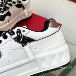 23SS Womens mens low-top Sneakers Mens stud leather Pink Black Sneaker Luxury designer Flatform rubber sole Casual Shoes SIZE 35-46