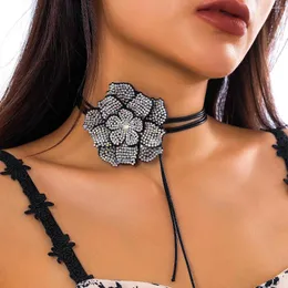 Choker Salircon Exquisite Rhinestone Velvet Large Flower Necklace Gotic Black Wax Thread Long Rope Women's Trend Neck smycken