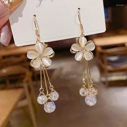 Brincos pendentes coreanos elegantes flor de opala para mulheres brilhante zircão cristal borboleta pingente joias para festa de casamento
