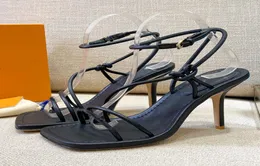 Womens Designer 2022 Summer Summer High Stilellto Heel Sandal Ladies Comfort Peep Toe Fashion Leather Flat Wide Fit Fit Plus بالإضافة إلى Size6058905