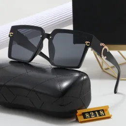 豪華なサングラス人気デザイナーの女性用サングラスメガネUV保護ファッションサングラスレターカジュアル眼鏡ビーチ旅行は非常に良い贈り物を持っている必要があります