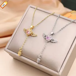 2023 Nya ankomster White Pink Rhinestone Halsband Hjärtat rostfritt stål halsband Movely Cupid's Angel Wing Pendant Necklace