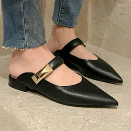 Sandały oryginalne 163 skórzane buty kobiety letnie kapcie spiczaste palce metalowe slajdy slajdy kobiety wsuwane muły