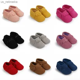 2023 New Toddler First Walker Baby Shoes Boys Girls Classic Tassels 부드러운 콩 콩 멀티 컬러 베이비 슬리퍼 캐주얼 신발 018 M L230518